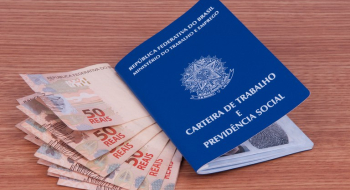 Aposentados e pensionistas do INSS começam a receber 13º nesta sexta